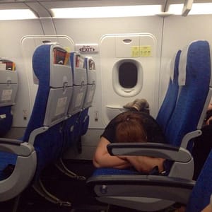 Sleep_wooman_in_flight